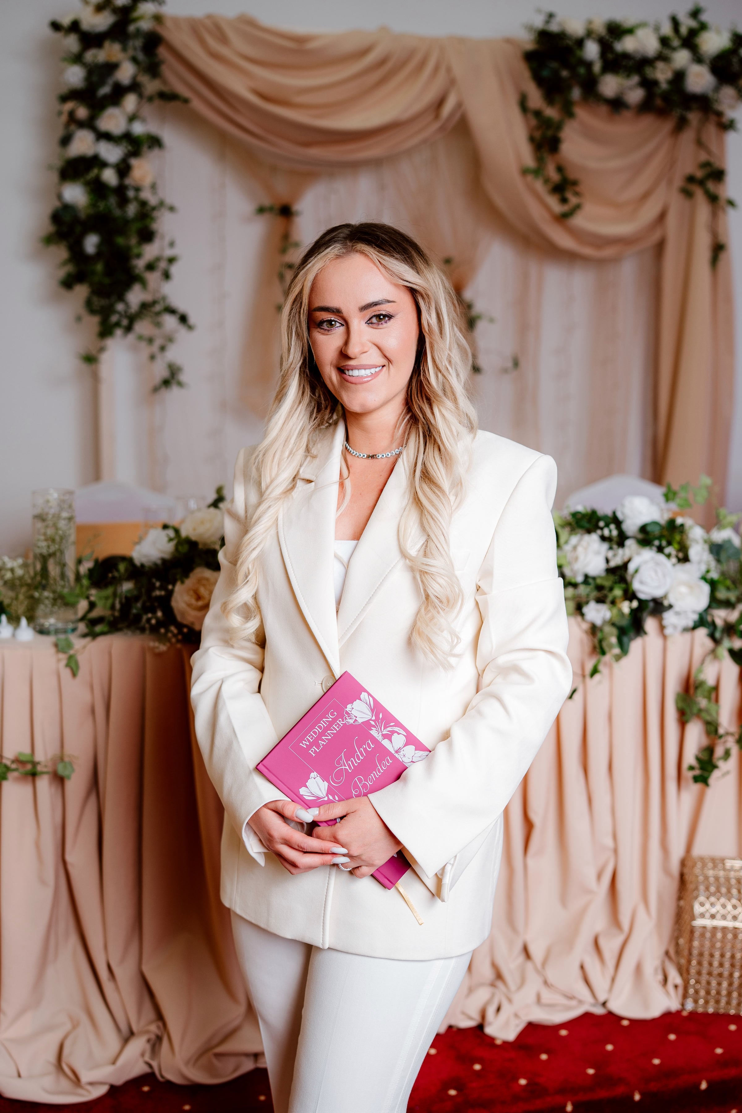 Alexandra Bendea în decorul de nuntă
